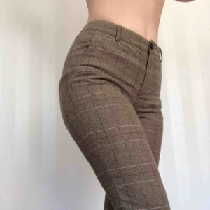  - Mjuka och bekväma trekvartsbyxor med hög midja från Oui Set! Köp sker via safepay i appen eller paypal! 