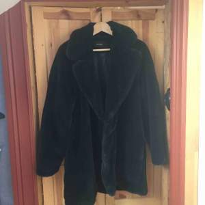 Green fluffy winter jacket, never worn, only tried on 