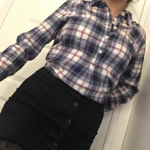  - Jätteskön ”skjorta” i fint skick 