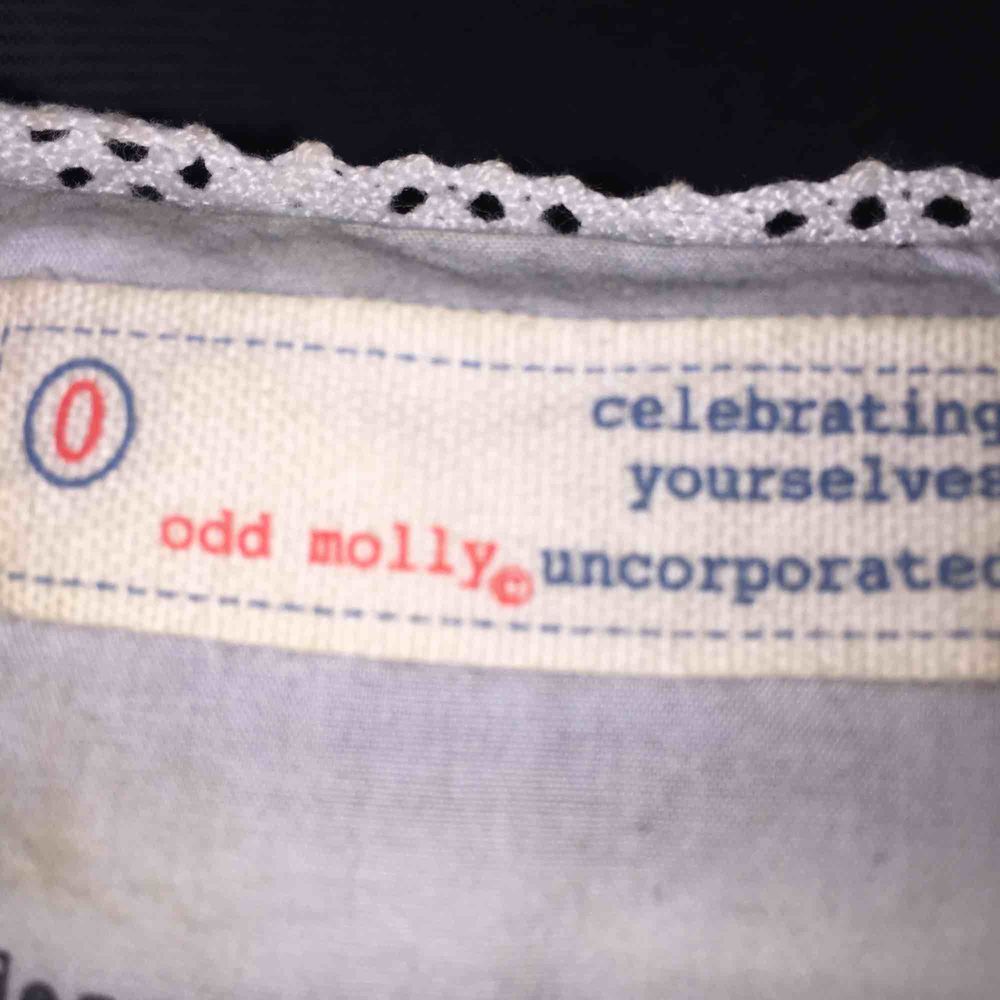 Odd Molly blus bara använd några fåtal gånger, väldigt bra skick, och fin ljusblå och mörkblå färg.. Blusar.