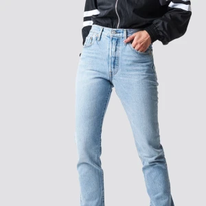  - Nästan helt nya levis från NAKD i 24/30