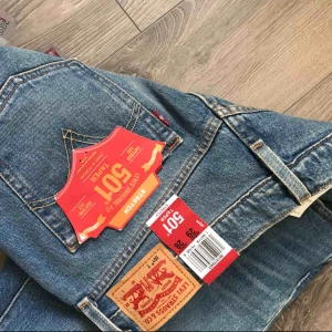  - Helt nya 501:or från Levis. Aldrig använda. 