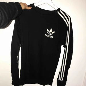  - Adidaströja som inte kommer till användning 😊