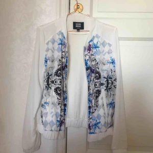  - Blouse-ish thin jacket from vero moda,it’s prefect for summer. The zipper is broken but the jacket looks most stylish without getting zipped up:)))