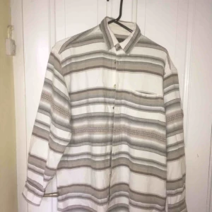  - Vintage skjorta i bra skick. Fri frakt.