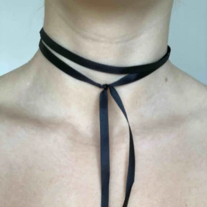  - Superfin choker som aldrig kommit till användning. I samma skick som när den köptes och frakt är inte inräknat i priset. Tar betalning via swish!
