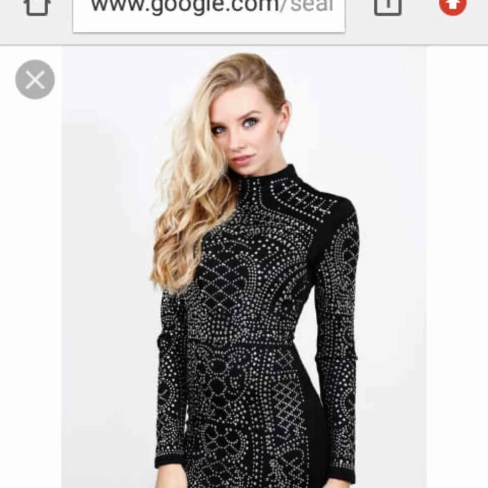 Helt ny klänning med prislapp på!  Säljer pga den har ännu inte kommit till någon användning.  Köpt för 699kr nypris 500kr. Klänningar.