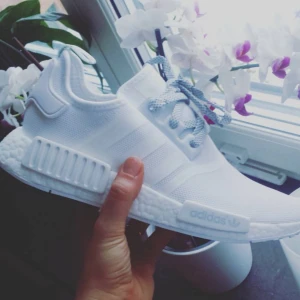  - Säljer dessa vita, superfräsha NMD. Använda ett fåtal gånger och tvättade. 