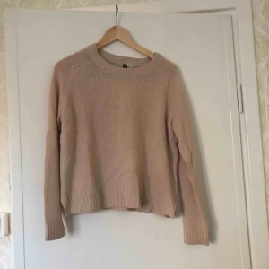  - Ljusrosa stickad tröja, oanvänd. 