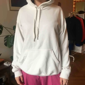  - oversize hoodie från HM. använt skick men har mer att ge!