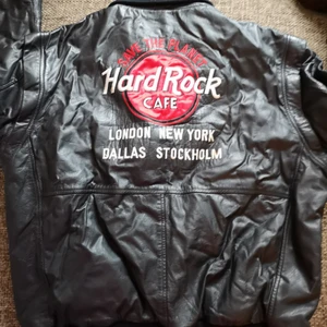  - Snygg tuff skinnjacka i st xl. Hardrockecafe. Djur finns i hemmet, rökfritt 
