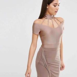  - Body från märket NaaNaa. Aldrig använd och lappar finns kvar.