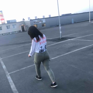  - Ett par gröna byxor som är for real dom snyggaste byxorna jag ägt tyvärr är dom för stora för mig! Frakt tillkommer