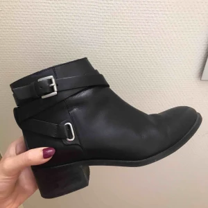  - Jätte fin och bekväm ! Köpte från Åhléns förra året , knappt använd ! Priset ingår frakt ! 