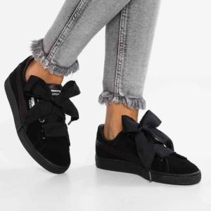  - Säljer dessa assnygga skor då de ej kommer till användning:( det står storlek 37 i dem men skulle säga att de mer är som en 38. Köpare står för frakten 💞Kan gå ner i pris vid snabb affär💞