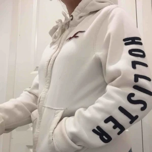  - Mysig kofta från Hollister 