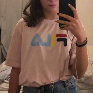  - Säljer denna fila tröja, den är väldigt oversized på mig med storlek xs