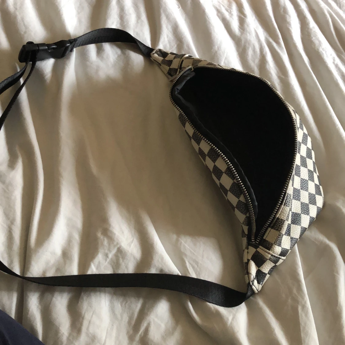 Rutig magväska  - 90