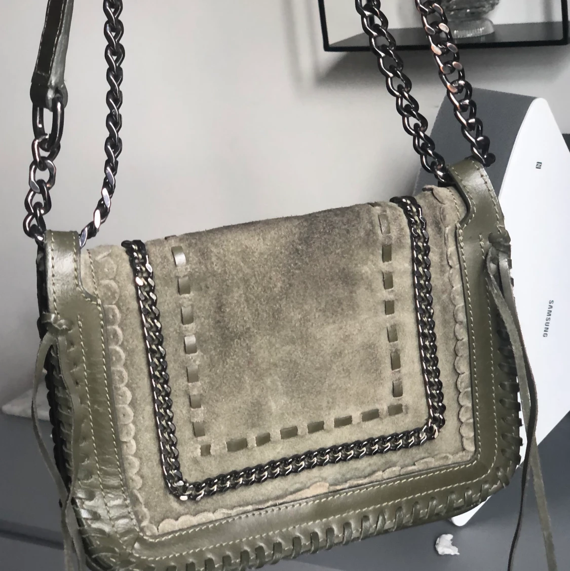 Zara mörkgrön axelväska/cross-body väska