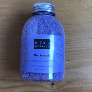 Lila blåbär/lavendel badsalt från Björkk&Berries. Helt oöppnad. 
