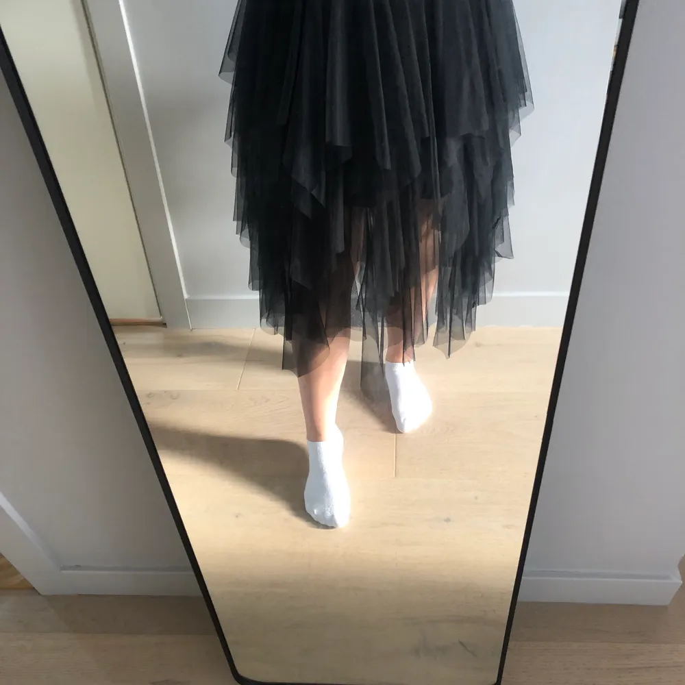 Super cool svart kjol från Nelly 90kr+frakt. Kjolar.