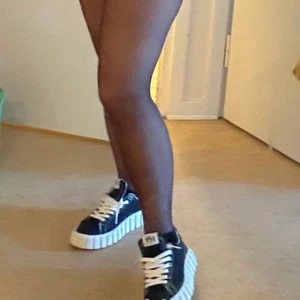 Eytys - Lägger ut igen för billigare pris. Bud på 1000kr plus frakt 115 storlek 35 men är stora i storleken, har normalt vis 36/36.5 i skor