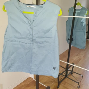 Skjorta  - Ljusblå tunn jeans aktig 