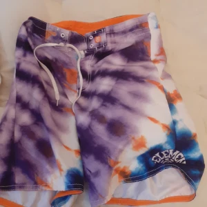 Badskjorts - storlek 33. använt en gång bara.  bra skick som helt ny.