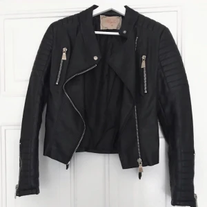 Skinnjacka  - Skinnjacka i fint skick! 