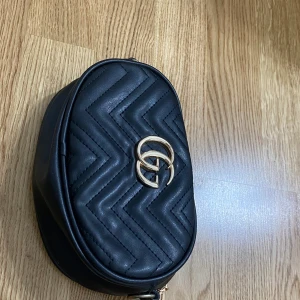 Axelväska - Kan användas som bälteväska