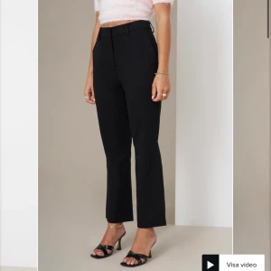 Utsvängda kostymbyxor  - Storlek 36, nyskick, nypris 499kr 