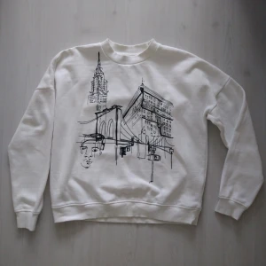 Vit Sweatshirt  - En fin broderad Sweatshirt 