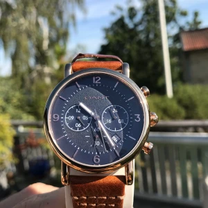 Gant klocka - En timeless (lol) Gant klocka. Super fint läderband. Denna klocka använde jag väldigt länge sen och därmed säljer. Klockan håller tid och datum, den är rosegold