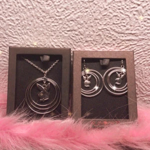 💅Playboy smycken💅 - Superfinta Playboy smycken aldrig använt och helt äkta🐰 120kr st eller båda för 200, hur gulligt att matcha???        