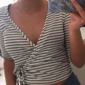 Söt knyttopp - Topp från Nakd, 149 kr inklusive frakt. Använd endast en gång<3