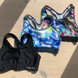 Sport-BH - Sport-BHar i storlek 36 från SOC. De har tyvärr blivit försmå för mig men är i bra skick! 70 kr styck, 200 kr för alla 3 (plus frakt). ❤️