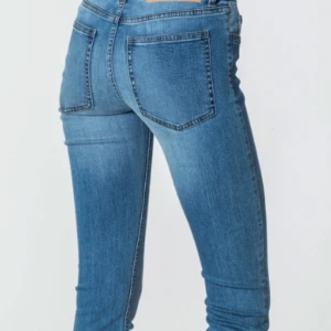  - Cheap Monday jeans, i nyskick endast använd några gånger! Ingen dragkedja, utan knappar! 

Inköpspris: över 500:- 