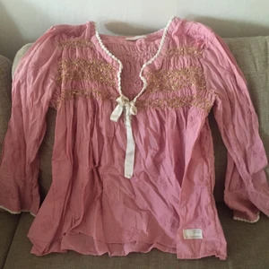  - Odd molly tröja. Använd 1 gång sedan tvättad. Köpt på Åhlens Uppsala city