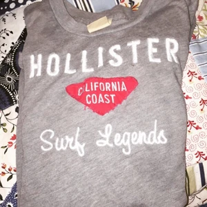  - Hollister - Xs 
Adidas och abercombie - S 