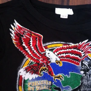  - 🌾 Grym eagel & lion tisha 🌾

• Storlek: XS (kan även passa liten s)
• Märke: DIESEL
• Material: 100% bomull 
• Skick: Använd men i gott skick
• Övrigt: Inga märkvärda skavanker 
• Frakt: 14kr