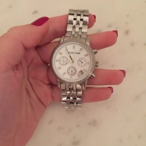  - Köpt i Toronto för $245. 
Kvitto, låda samt extra länkar finns. Har nyligen bytt batteri på den också. 
Jag bjuder på frakten.