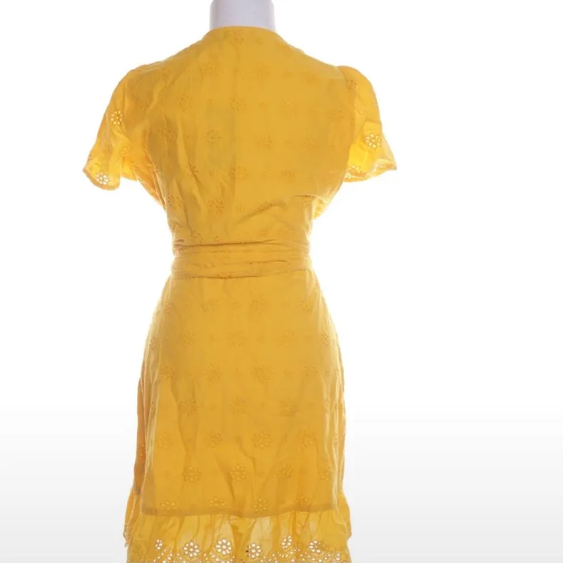 Super fin klänning ifrån bikbok!🌻 Knappt använd.. Klänningar.