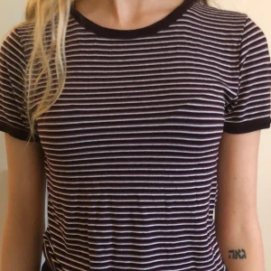 Randig retro t-shirt - T-shirt från Pull&Bear med supermjukt och härligt tyg. 