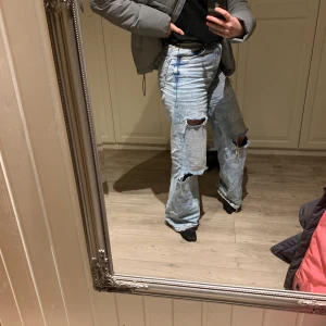 Bershka jeans - Stl. 36  köpt för 3 månader sen så i bra skick, frakt ingår