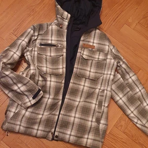 Vinterjacka Peak Performance Storlek M/L - Vintage Peak Performance Vinterjacka/skidjacka i storlek M/L. Gammal modell. 