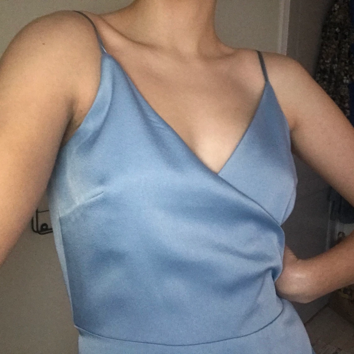 Himmelsblå knytklänning