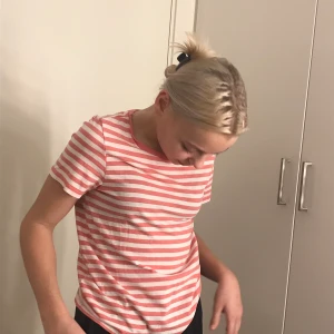 Monki t-shirt💓💗💞 - Super fin t-shirt från monki💞💞Nypris: 100kr