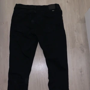 Blend jeans  - Köpte byxorna för 999kr och dom har används bara en gång, det är slim fit så jag tyckte att det var lite för tight för min smak. Frakt ingår inte.