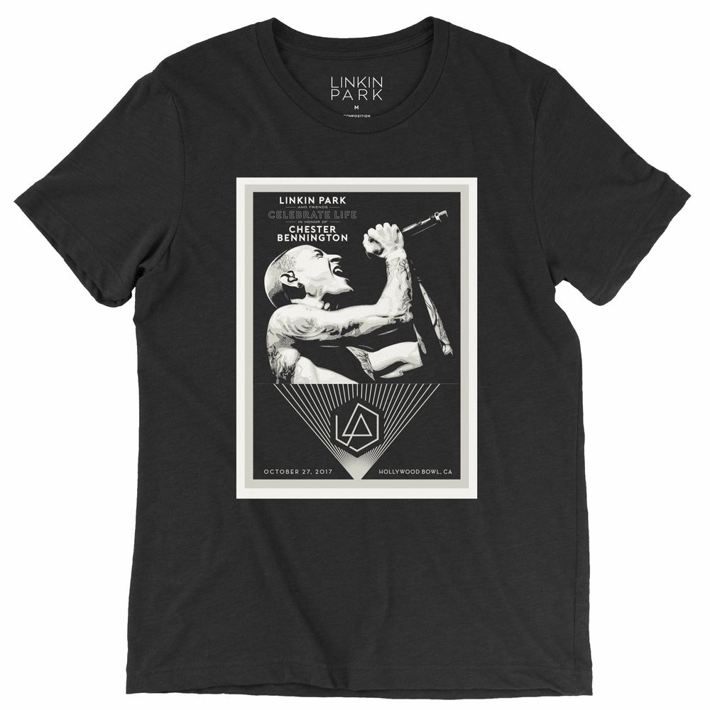 Denna T-shirt är för alla linkin park fans. limited edition tshirt från 2017, helt slut överallt. Med storlek S köptes denna från deras officiella hemsida, för att fira livet efter sångaren Chester Benningtons död. Paketpris vid köp av flera LP plagg!. T-shirts.