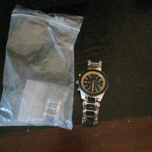 Ranger klocka  - Säljer ranger klocka nypris 1300 kr och mitt pris är 200. Nytt batteri behövs och det är bara att gå och fixa storleken i en klock master eller klock butik dom kan säkert hjälpa er